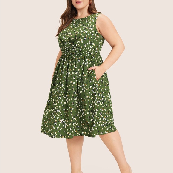 NWT Allover Print Pocket Flutter Crossover Ruched
Tank Dress 14/16 - 1X - Picture 4 of 6